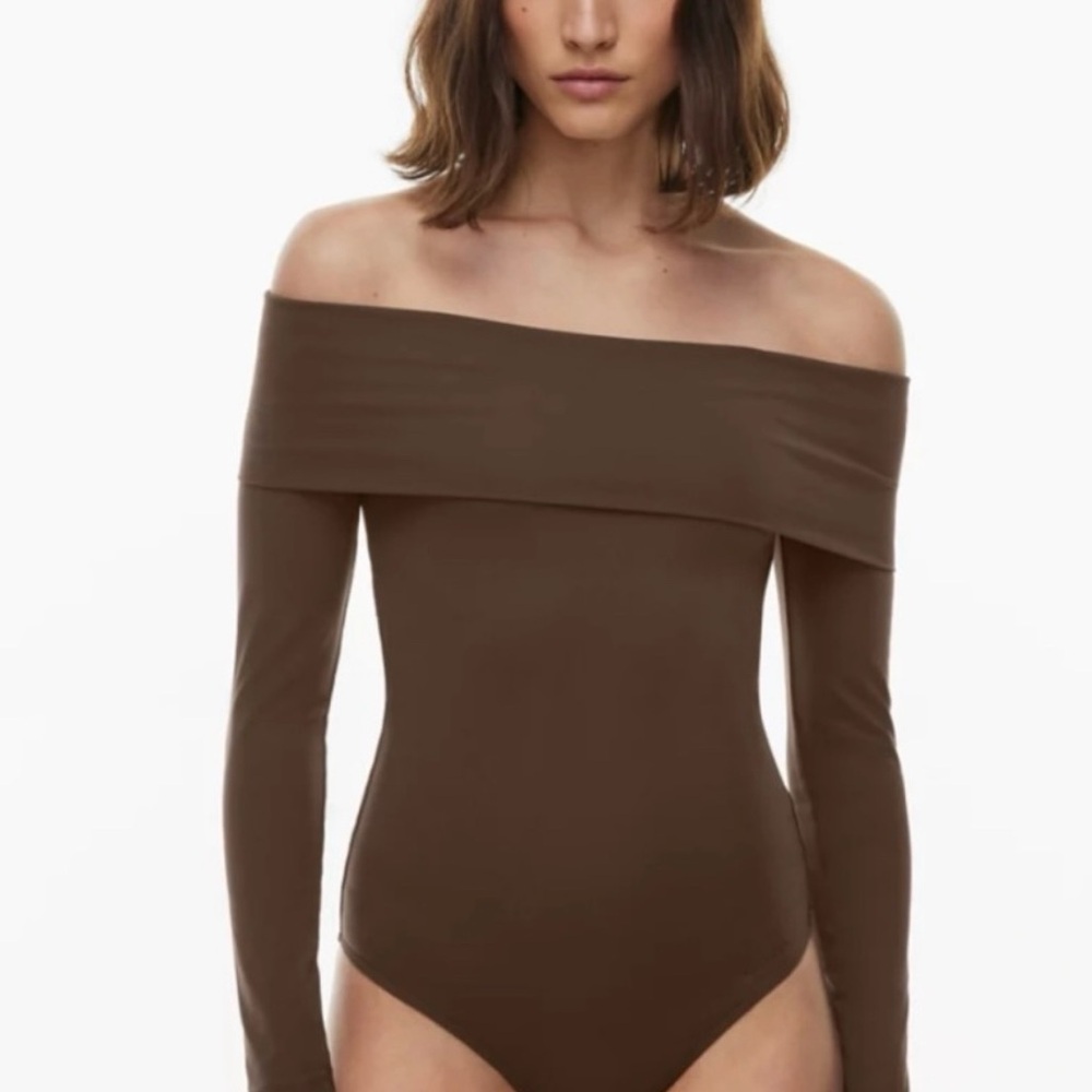 ARITIZIA Contour Deco Off-Shoulder Brown Bodysuit